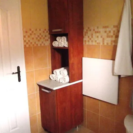 Dezsafurdo Vendeghaz